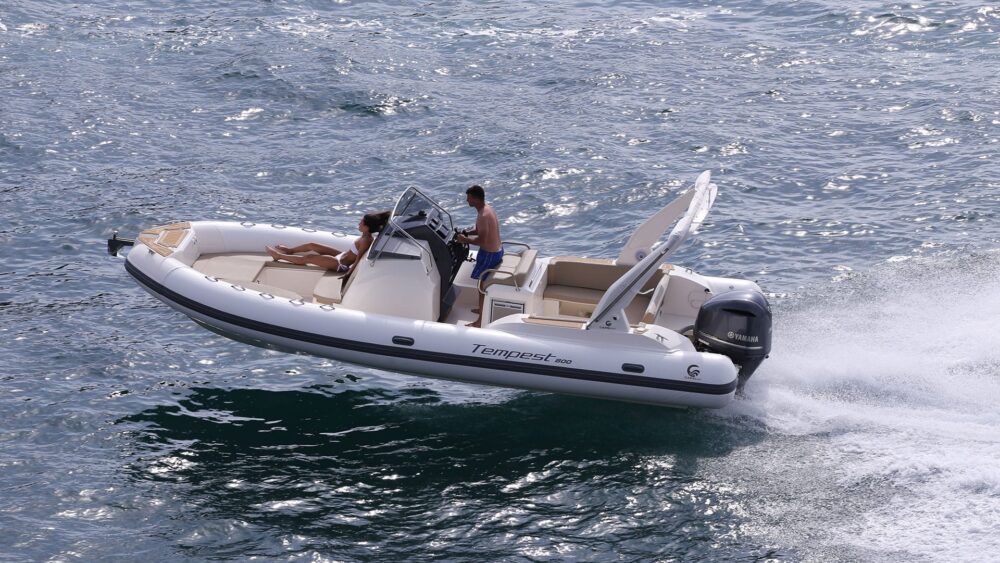 Capelli Tempest 800 Nautic Center Menorca