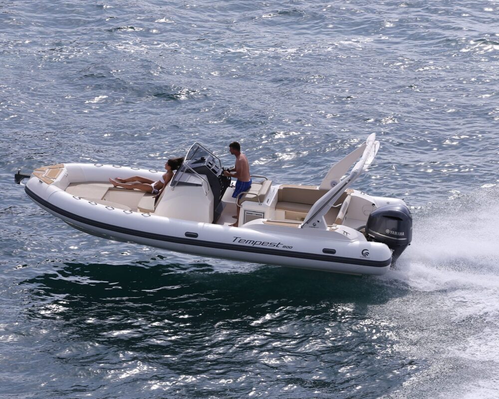 Capelli Tempest 800 Nautic Center Menorca