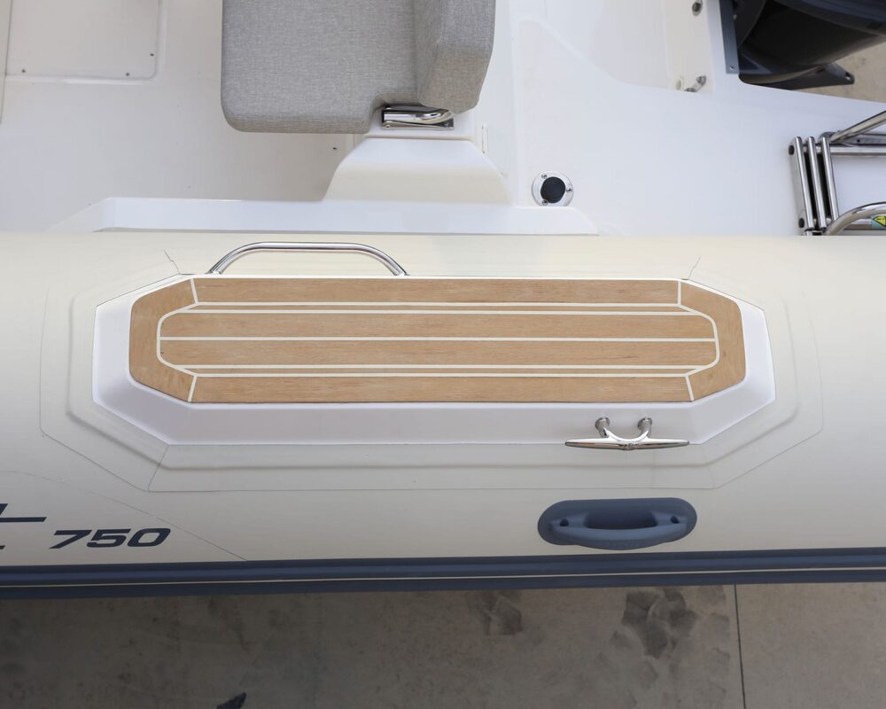 Capelli Tempest 750 LUXE Nautic Center Menorca
