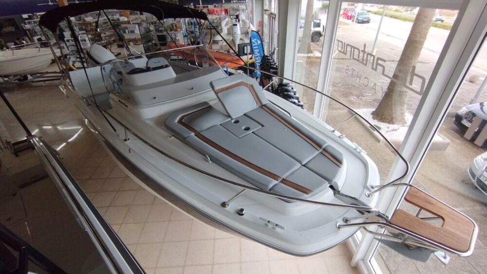 Beneteau Flyer 8 Sundeck Elegance