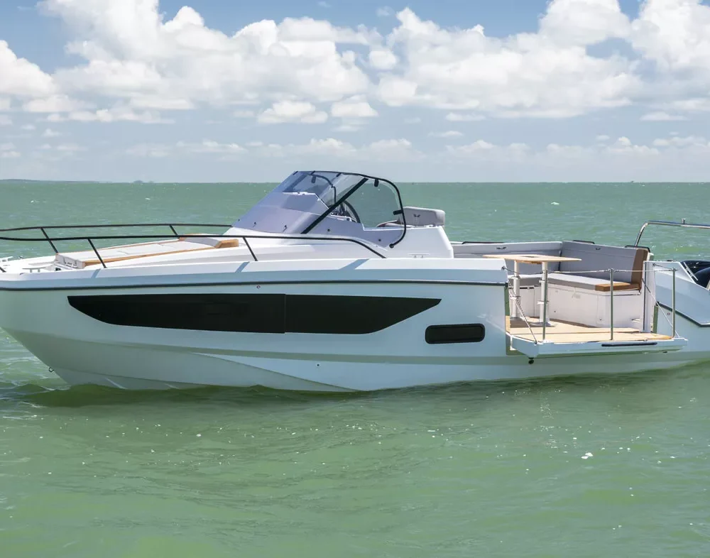 Beneateau Flyer 9 Sundeck Elegance